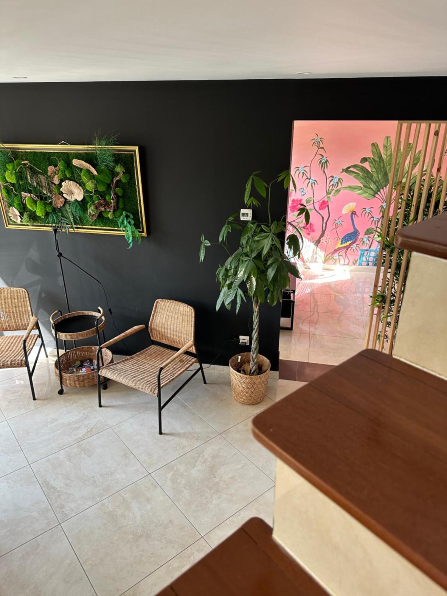 Pink Tropical Champagne Appartement Reims Buitenkant foto